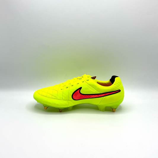 NIKE TIEMPO LEGEND 5 WORLD CUP 2014 ELITE SG PRO